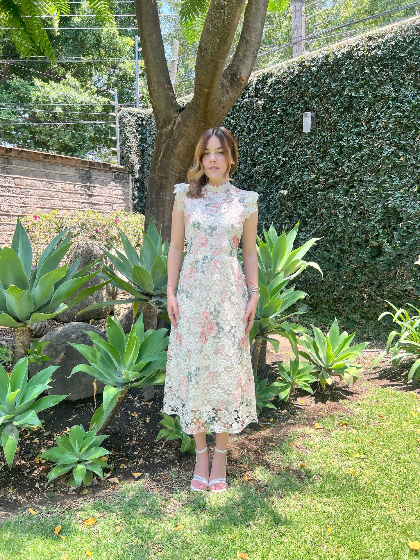 Vestido Midi Beige Flores Rosas